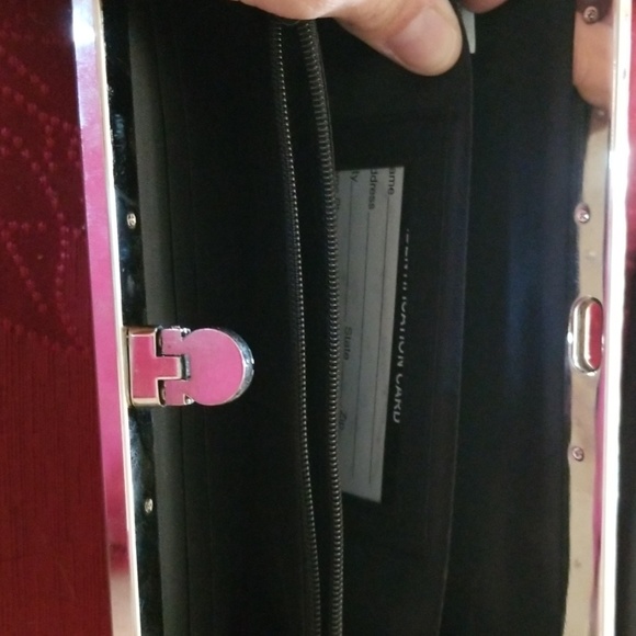 Zebra Print Clasping Wallet - Picture 4 of 4